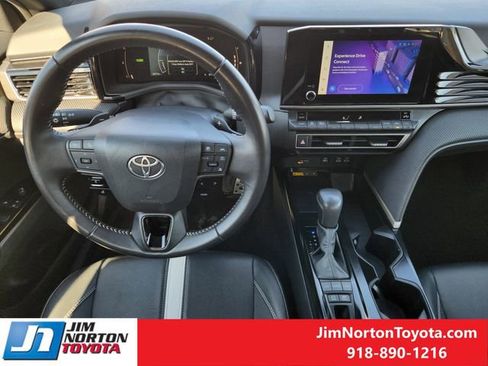Used 2025 Toyota Camry SE image 28