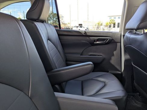 Certified 2025 Toyota Highlander XLE image 22