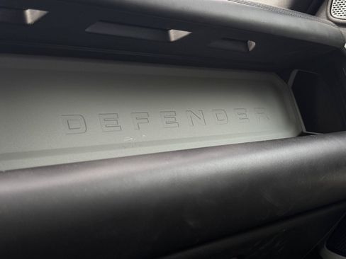 Used 2020 Land Rover Defender 110 HSE AWD/4WD image 25