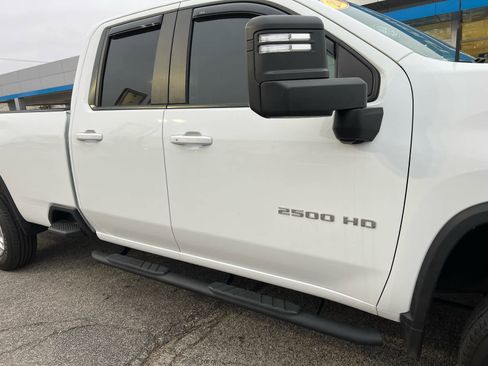 Used 2024 Chevrolet Silverado 2500 LT AWD/4WD image 18