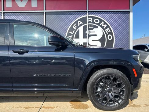 Used 2024 Jeep Grand Cherokee L Summit w/ High Altitude Package AWD/4WD image 3