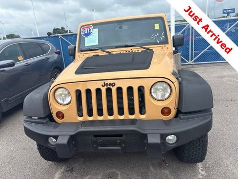 Used 2013 Jeep Wrangler Unlimited Sahara AWD/4WD image 5