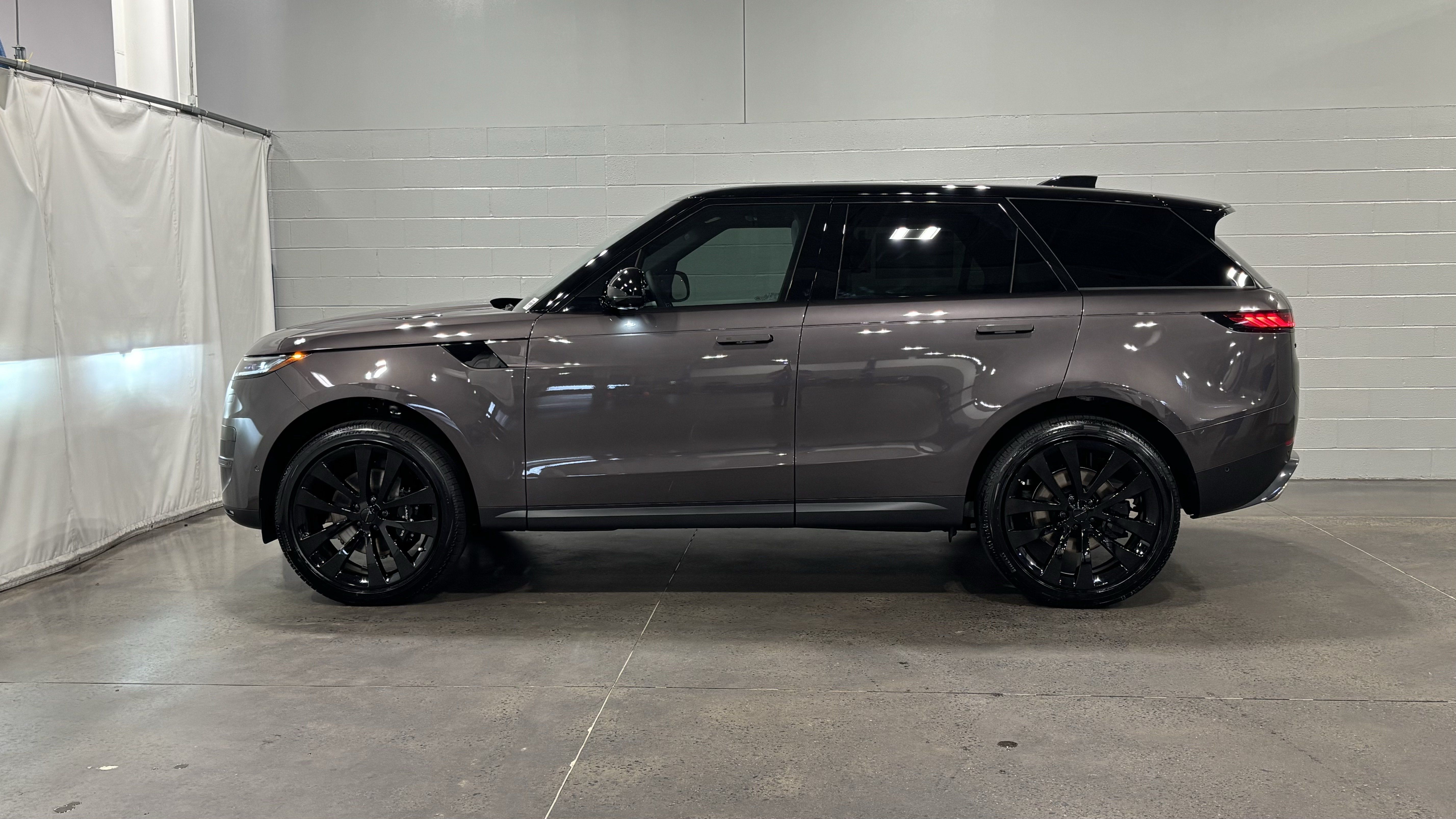 New 2026 Land Rover Range Rover Sport SE AWD/4WD image 7