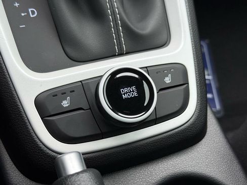 New 2025 Hyundai Venue Limited image 14