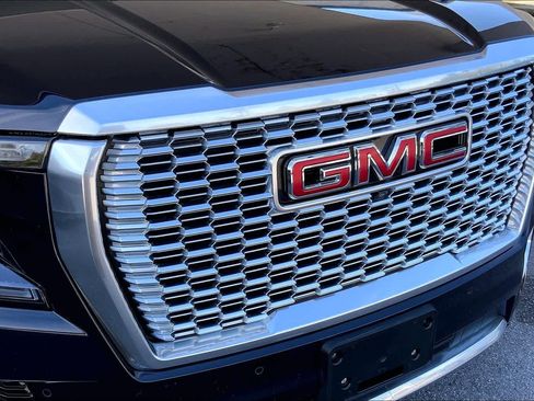 Used 2023 GMC Yukon XL Denali w/ Denali Reserve Package image 31