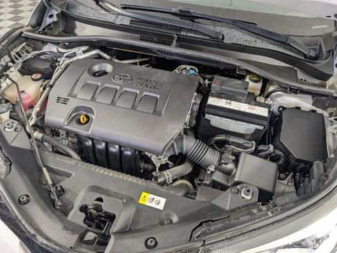 Used 2019 Toyota C-HR LE FWD image 30
