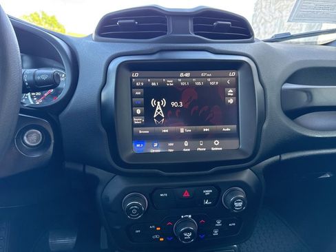 Used 2023 Jeep Renegade Latitude AWD/4WD image 16