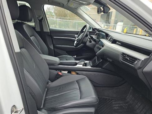 Used 2023 Audi e-tron Premium image 6