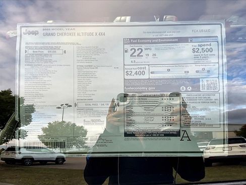 New 2025 Jeep Grand Cherokee Laredo image 13