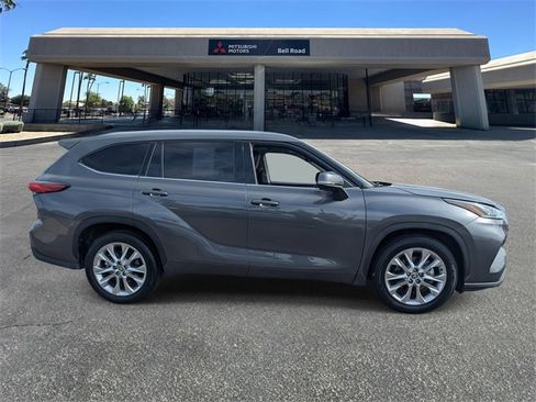 Used 2021 Toyota Highlander Limited image 7