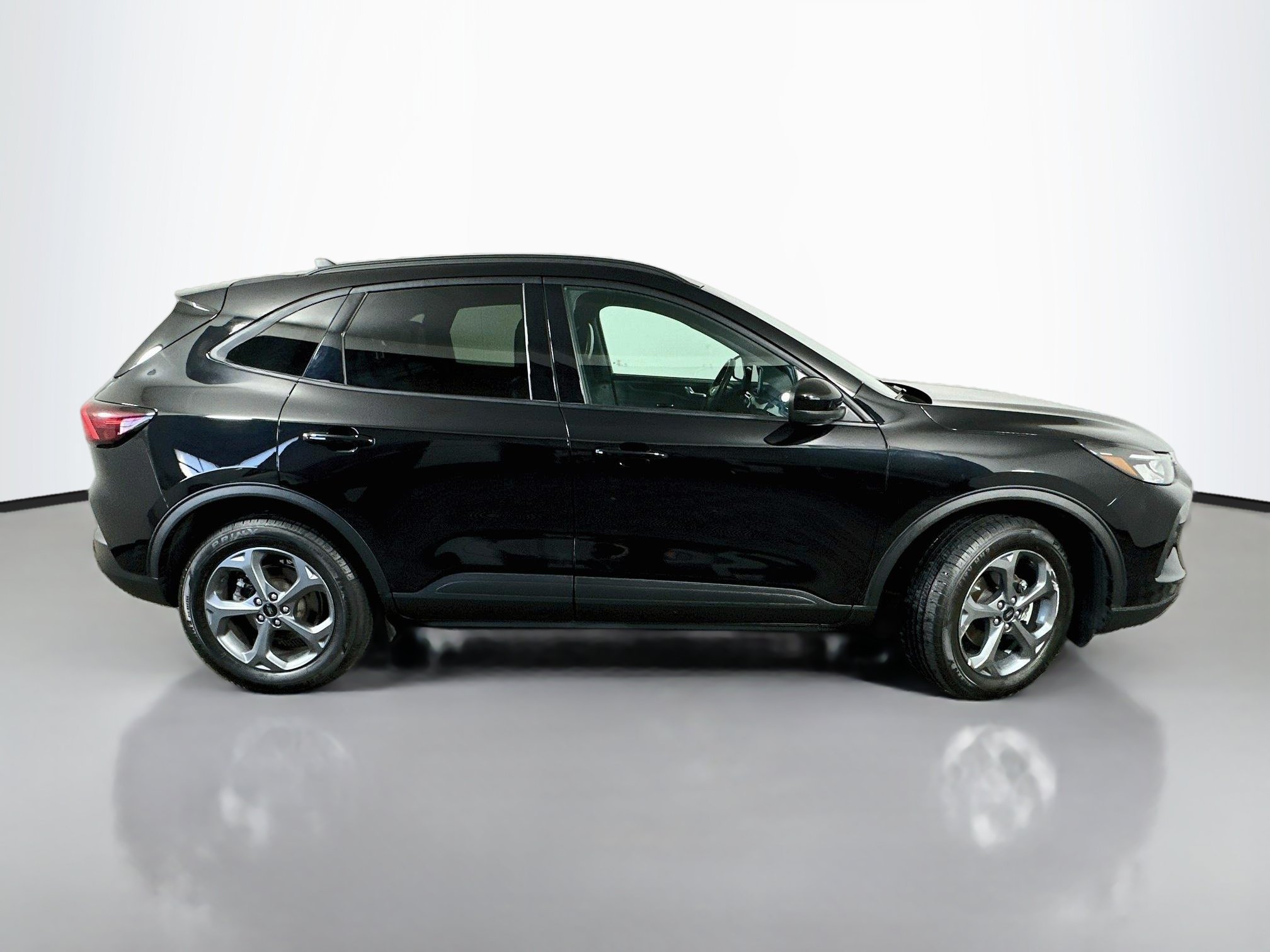 Used 2025 Ford Escape ST-Line Select AWD/4WD image 8