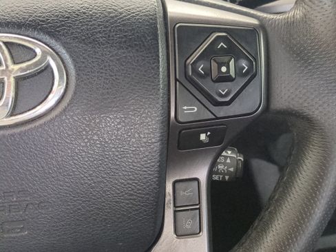 Used 2018 Toyota Tacoma TRD Off-Road image 27