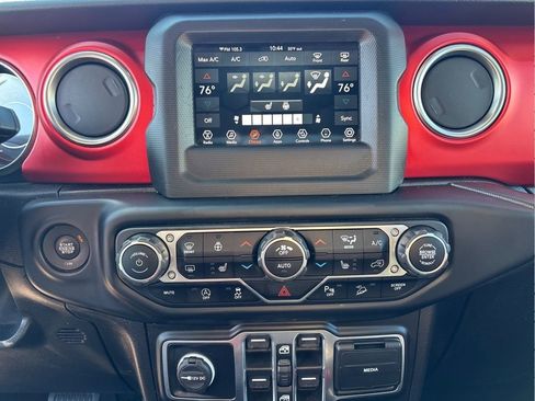 Used 2020 Jeep Wrangler Unlimited Rubicon w/ Cold Weather Group AWD/4WD image 13