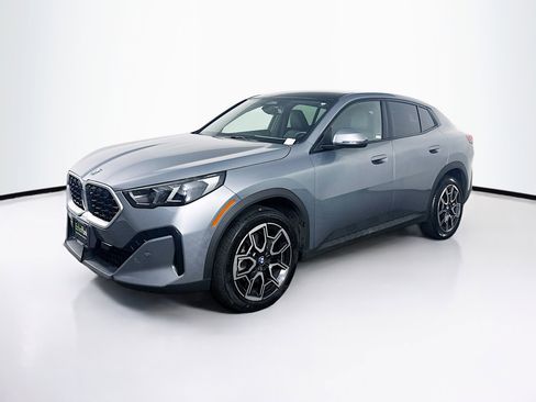 Used 2025 BMW X2 xDrive28i image 3