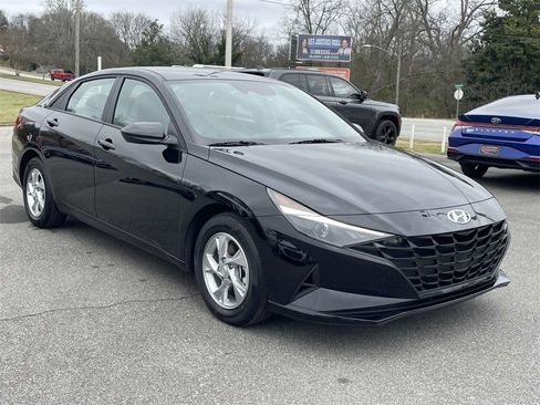 Used 2022 Hyundai Elantra SE image 5