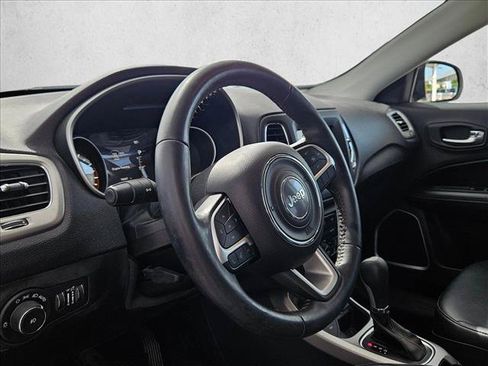 Used 2018 Jeep Compass Latitude w/ Popular Equipment Group AWD/4WD image 9