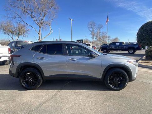 Used 2024 Chevrolet Trax ACTIV w/ Sunroof Package image 2