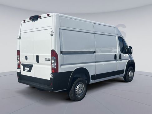 Used 2024 RAM ProMaster 2500 w/ Convenience Group FWD image 11