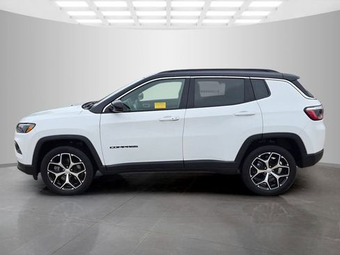 Used 2024 Jeep Compass Limited image 4