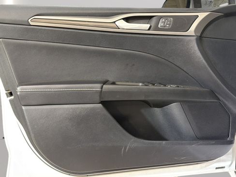 Used 2019 Ford Fusion SEL FWD image 21
