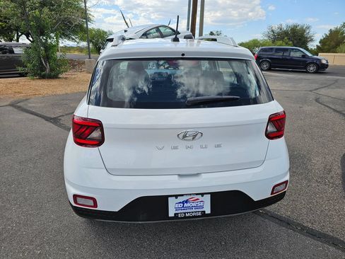 Used 2023 Hyundai Venue SEL w/ Cargo Package FWD image 5