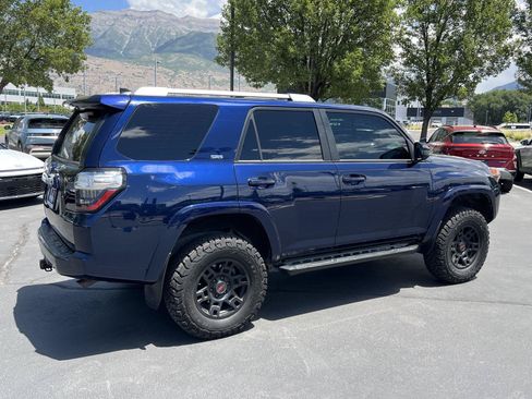 Used 2018 Toyota 4Runner SR5 AWD/4WD image 7