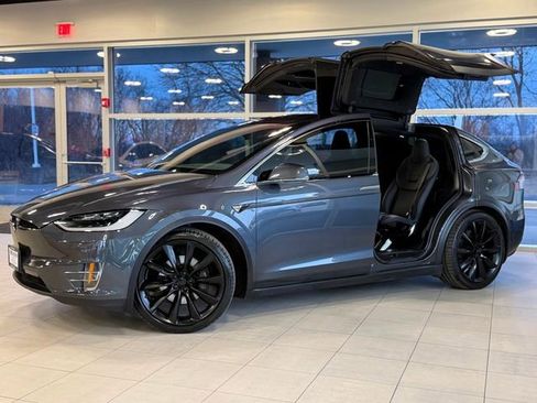 Used 2017 Tesla Model X 90D image 1
