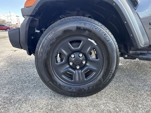 Used 2022 Jeep Wrangler Unlimited Sport image 12