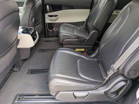 Used 2023 Kia Carnival EX FWD image 19