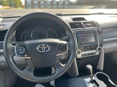 Used 2014 Toyota Camry LE image 39
