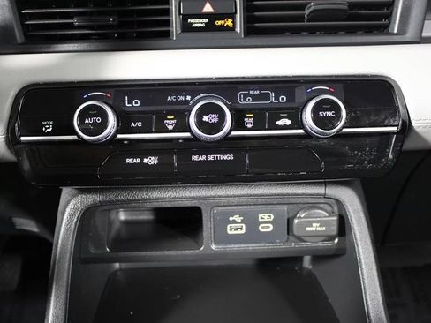 Used 2023 Honda Pilot LX image 16