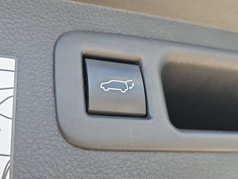 Used 2021 Toyota Highlander Platinum FWD image 19