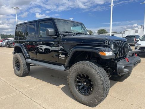 Used 2019 Jeep Wrangler Unlimited Sahara image 1