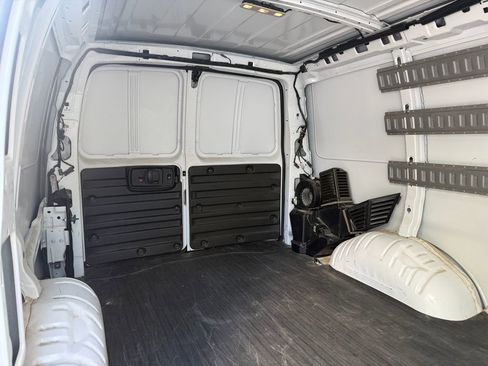 Used 2017 Chevrolet Express 2500 RWD image 5