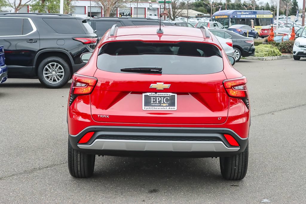 Used 2026 Chevrolet Trax LT w/ Driver Confidence Package FWD image 3