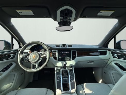 Used 2018 Porsche Macan Base image 13