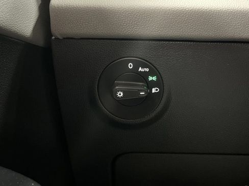 Used 2023 Volkswagen Taos SE image 24