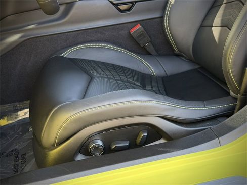 Used 2024 Chevrolet Corvette Stingray Premium Cpe w/ Z51 Performance Package image 24