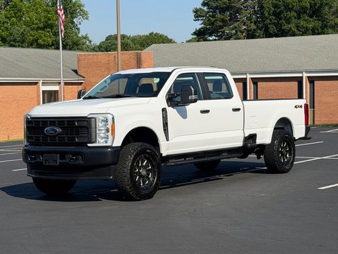 Used 2023 Ford F250 XL AWD/4WD image 1