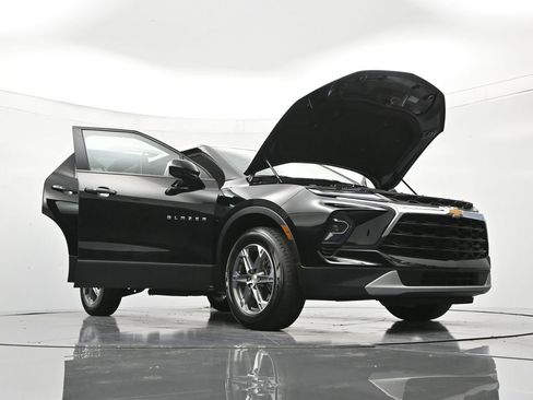 Certified 2025 Chevrolet Blazer LT FWD image 48