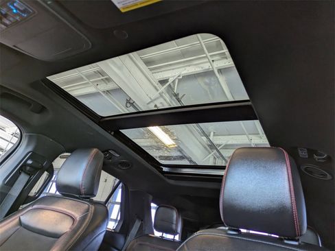 Used 2022 Ford Explorer ST-Line w/ Class IV Trailer Tow Package image 17