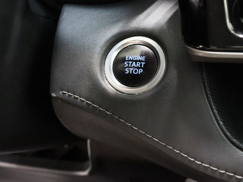 Used 2021 Toyota Highlander XLE image 18