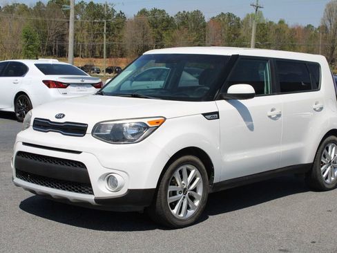 Used 2019 Kia Soul + image 3