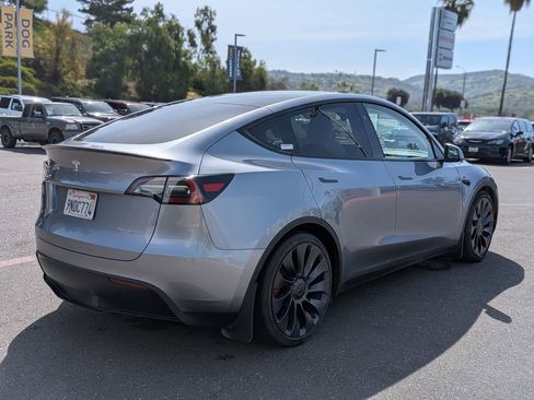 Used 2024 Tesla Model Y Performance image 5