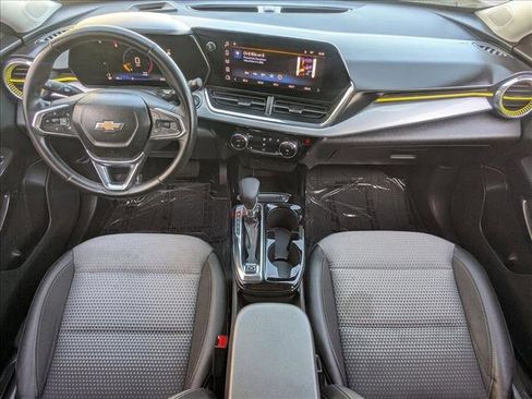 Certified 2024 Chevrolet Trax LT w/ Sunroof Package image 18