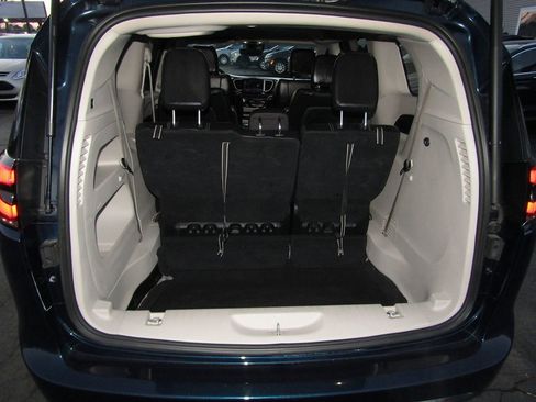 Used 2022 Chrysler Pacifica Touring-L FWD image 29