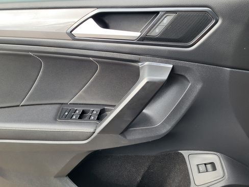 Used 2022 Volkswagen Tiguan SE FWD image 24