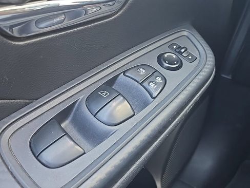 Used 2024 Nissan Versa SV FWD image 16