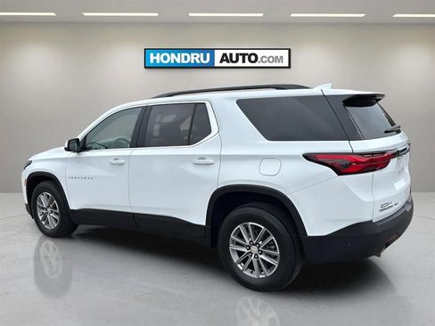 Used 2023 Chevrolet Traverse LT image 3