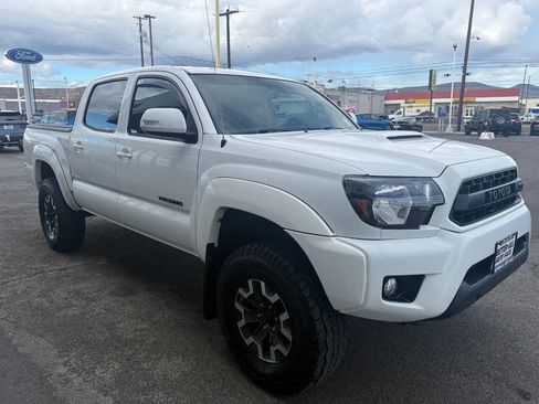 Used 2015 Toyota Tacoma TRD Pro w/ Off Road Towing Package image 2